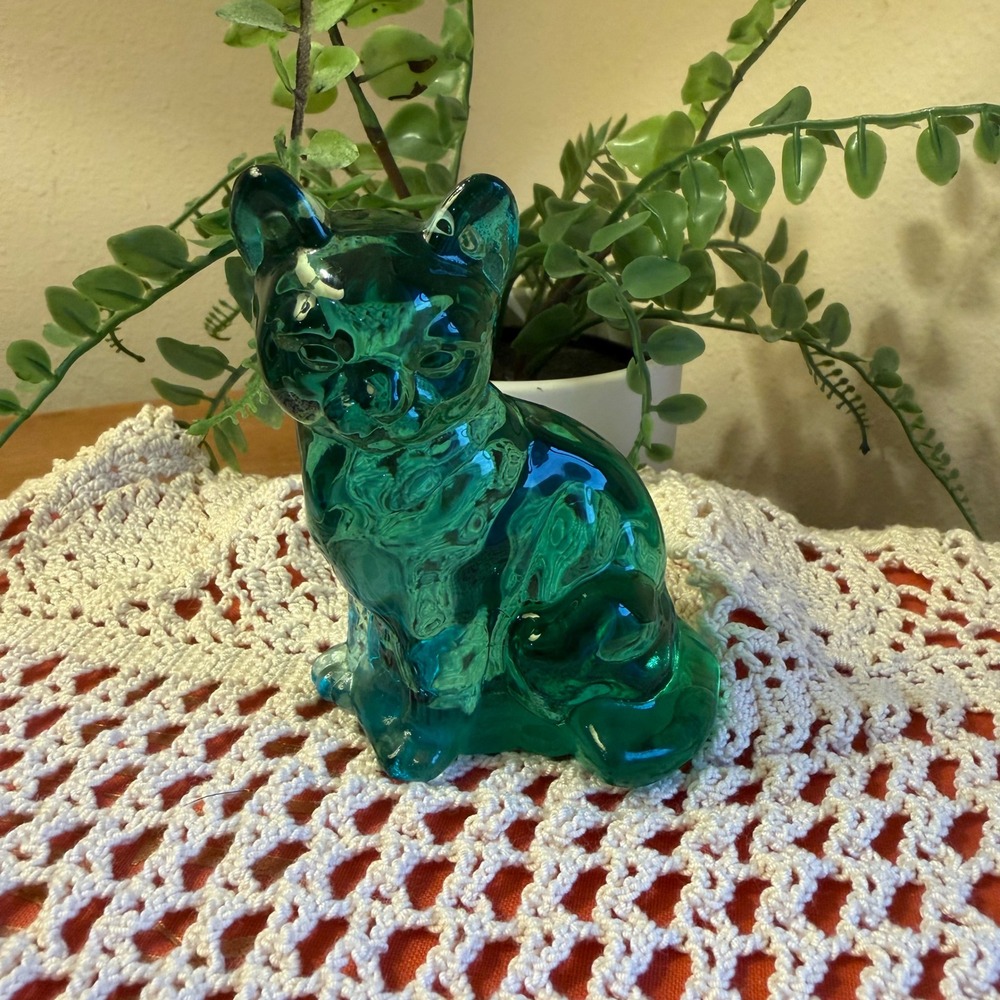 Vintage Fenton Green Art Glass Cat Figurine Sitting Emerald Glass Paperweight